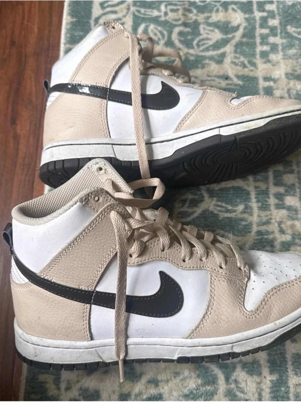 Nike High-Top Sneakers in Beige, White & Black